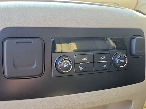 Used 2018 GMC Yukon Denali image 16