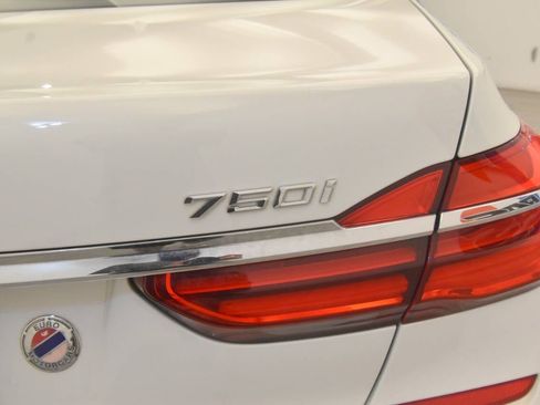 Used 2018 BMW 750i xDrive image 36