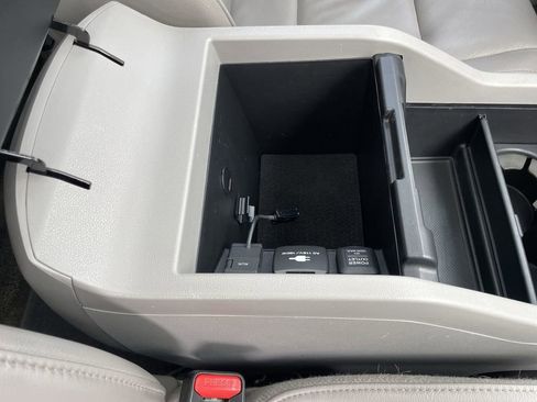 Used 2015 Honda Pilot Touring image 34