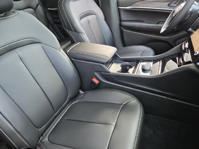 New 2027 Jeep Grand Cherokee Limited RWD image 9
