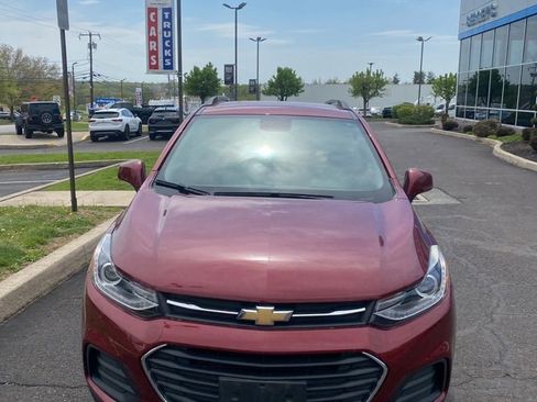 Used 2021 Chevrolet Trax LT w/ Premium Seat Package AWD/4WD image 10