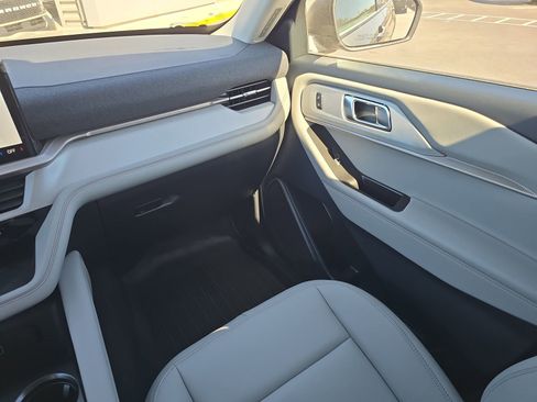 New 2026 Ford Explorer Active w/ Active Comfort Package image 11