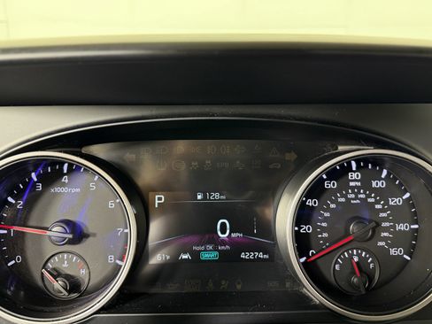 Used 2024 Kia Carnival LX image 12