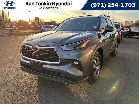 Used 2023 Toyota Highlander XLE image 1