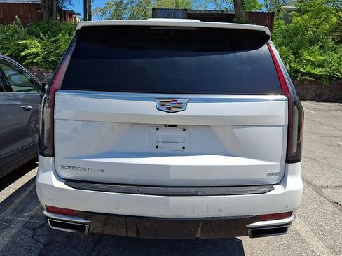 Certified 2022 Cadillac Escalade Premium Luxury w/ Performance Package AWD/4WD image 4
