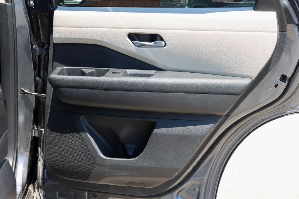 Used 2022 Nissan Pathfinder SV AWD/4WD image 17