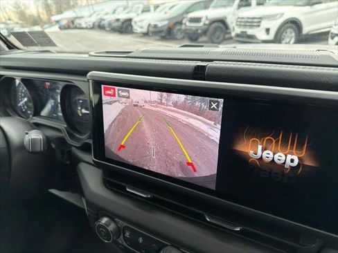 Certified 2025 Jeep Wrangler Unlimited Sahara AWD/4WD image 23