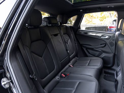 Certified 2023 Porsche Macan AWD/4WD image 49