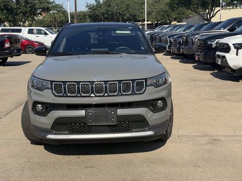 Used 2023 Jeep Compass Limited AWD/4WD image 2