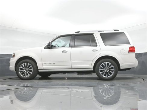 Used 2015 Lincoln Navigator Base image 33