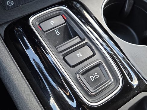 Used 2025 Honda Pilot Touring image 32
