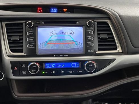 Used 2019 Toyota Highlander XLE AWD/4WD image 18