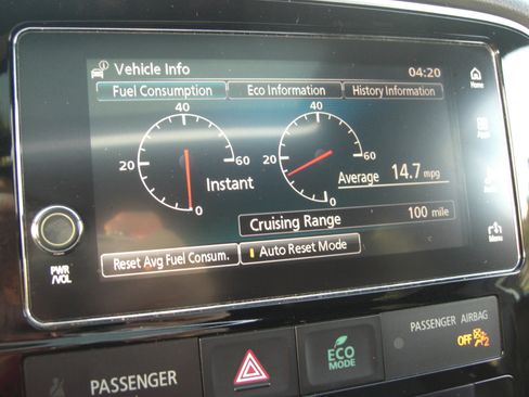 Used 2018 Mitsubishi Outlander LE image 3