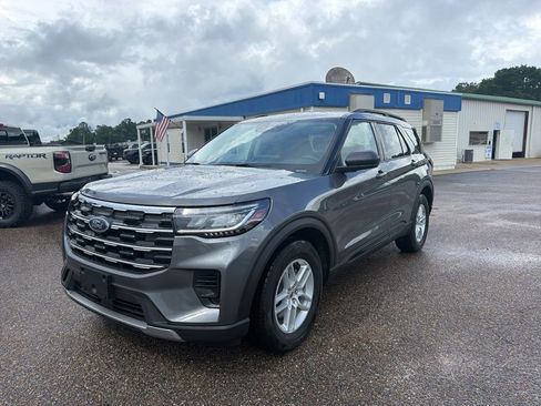 New 2026 Ford Explorer Active RWD image 2