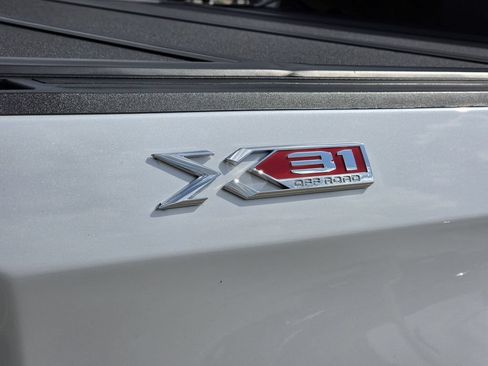 Used 2024 GMC Sierra 1500 SLT AWD/4WD image 11