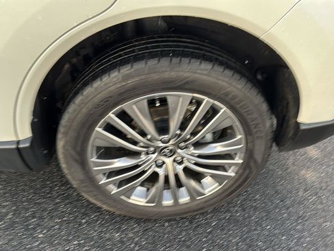 Used 2021 Toyota Venza Limited image 33