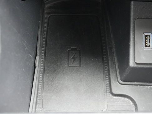 Used 2022 Ford Edge Titanium image 3