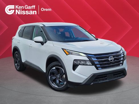 Used 2024 Nissan Rogue SV image 1