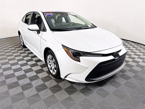 Certified 2025 Toyota Corolla LE image 1