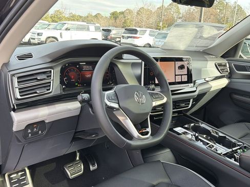 New 2026 Volkswagen Atlas Peak Edition image 10