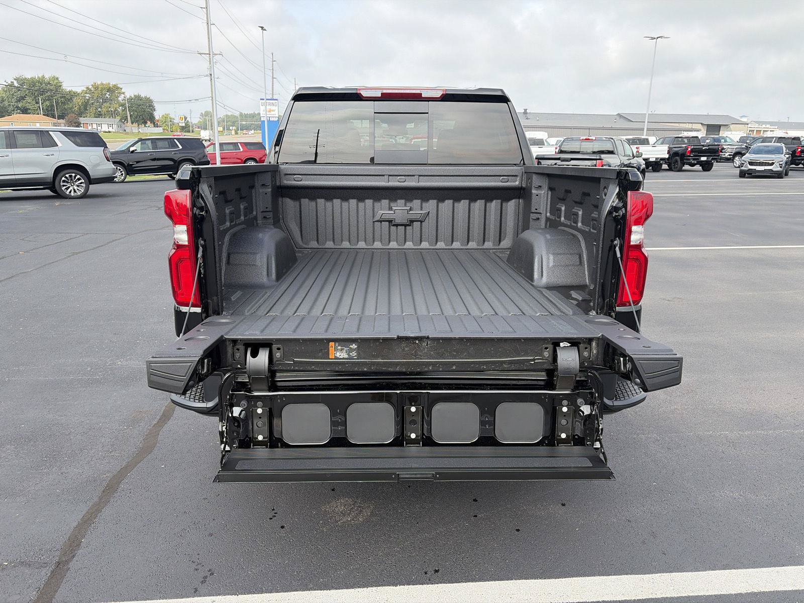 New 2026 Chevrolet Silverado 1500 RST w/ Dark Appearance Package AWD/4WD image 10