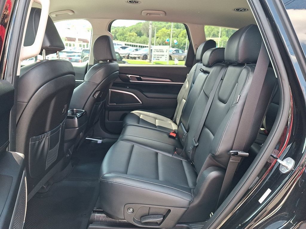 Used 2024 Kia Telluride LX AWD/4WD image 11