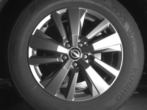 Used 2025 Nissan Pathfinder SV image 14