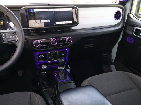 Used 2024 Jeep Wrangler Unlimited AWD/4WD image 11