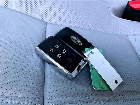 Used 2024 Land Rover Range Rover Velar Dynamic SE image 33