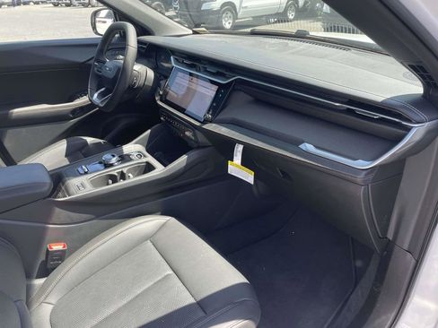 New 2026 Jeep Cherokee Overland w/ Advanced Pro Tech Group AWD/4WD image 14