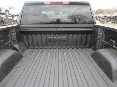 New 2026 GMC Sierra 1500 SLE image 7