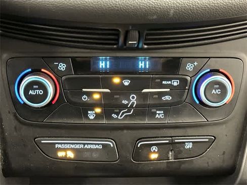 Used 2017 Ford Escape SE image 12