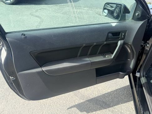 Used 2010 Ford Focus SES FWD image 9