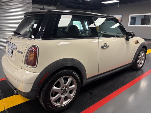 Used 2010 MINI Cooper Hardtop FWD image 5