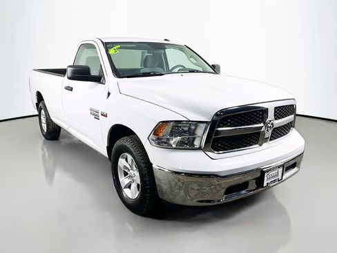 Used 2022 RAM 1500 Classic SLT image 3