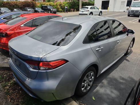 Used 2021 Toyota Corolla LE FWD image 5