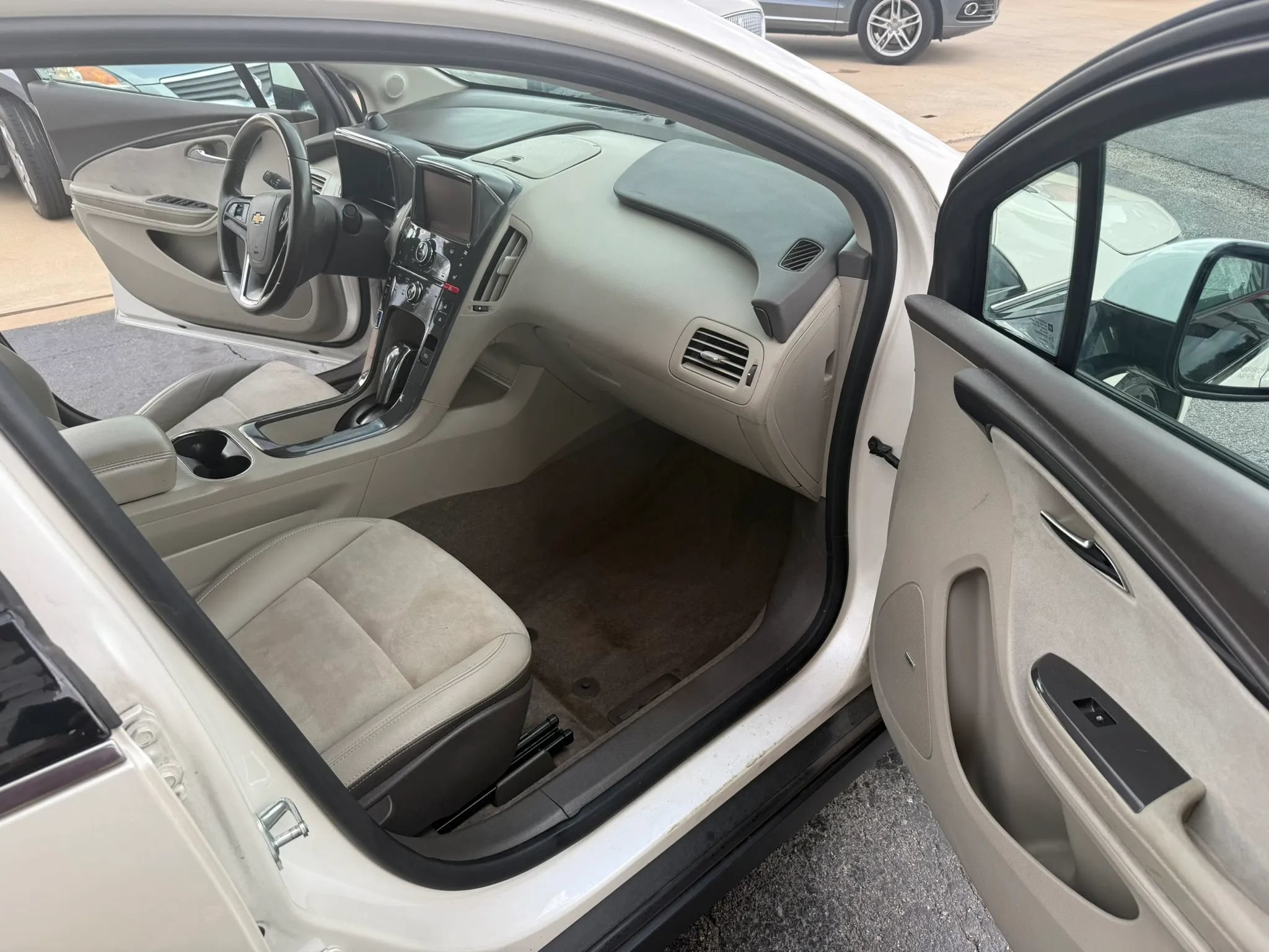 Used 2013 Chevrolet Volt Premium w/ Premium Trim Package FWD image 16