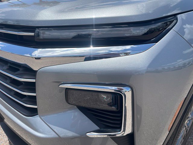 Used 2025 Chevrolet Traverse LT FWD image 4
