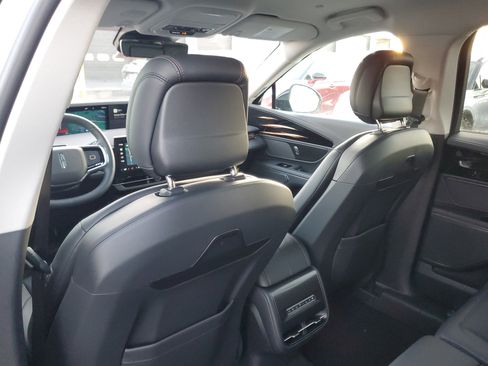 New 2026 Lincoln Nautilus Premier image 28