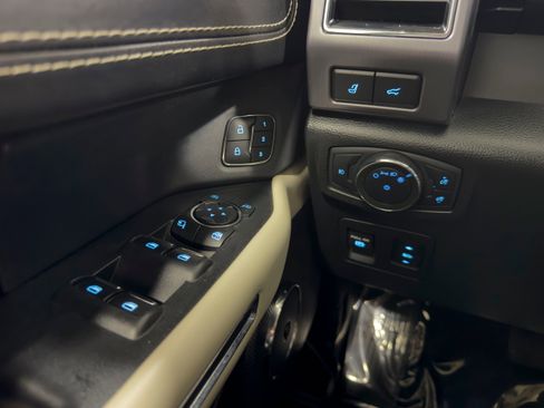 Used 2020 Ford Expedition Platinum image 19