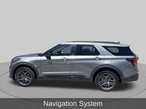 Used 2025 Ford Explorer ST-Line w/ ST-Line Street Pack AWD/4WD image 2
