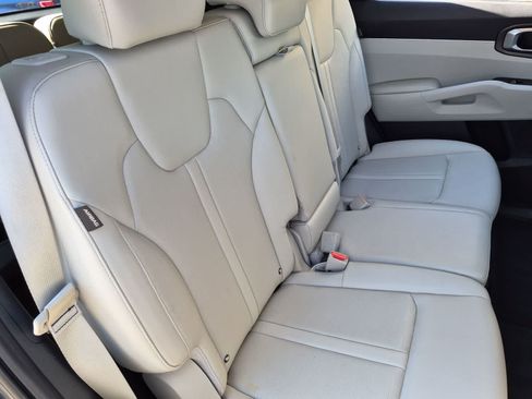 Used 2024 Kia Sorento S FWD image 21