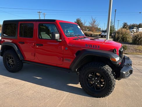 Used 2025 Jeep Wrangler Willys image 5