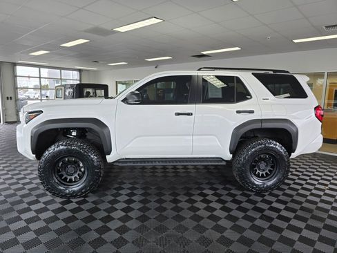 Used 2025 Toyota 4Runner SR5 image 6