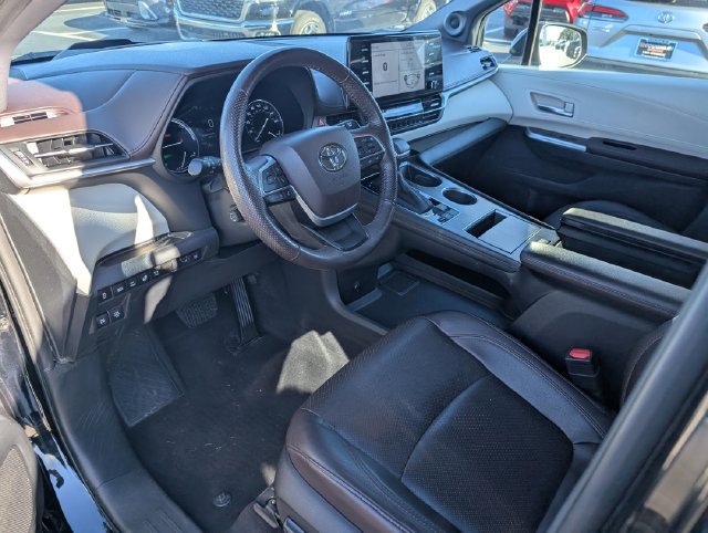 Used 2023 Toyota Sienna Platinum AWD/4WD image 10