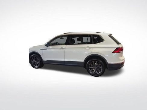 Certified 2023 Volkswagen Tiguan SE w/ Panoramic Sunroof Package FWD image 7