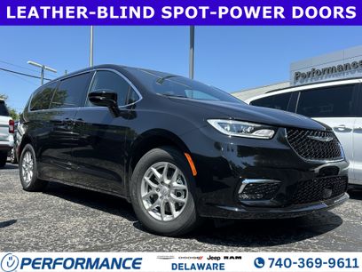 New 2026 Chrysler Pacifica Select