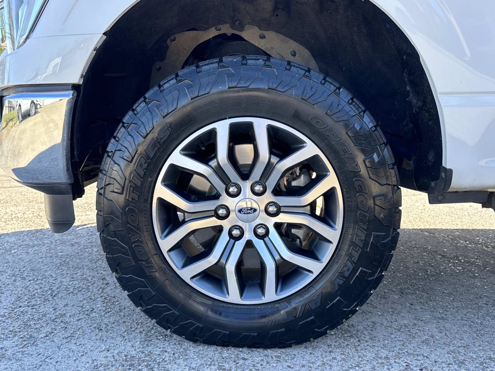 Used 2022 Ford F150 Lariat w/ FX4 Off-Road Package AWD/4WD image 3