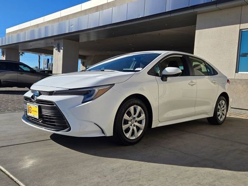 Used 2024 Toyota Corolla LE image 2