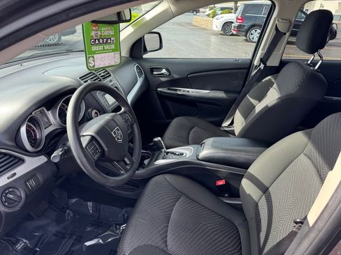 Used 2020 Dodge Journey SE w/ Blacktop Package image 4